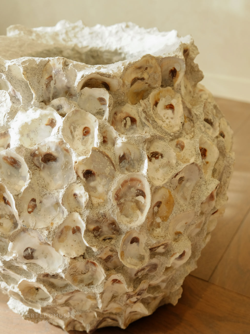 Oyster Shell Pot Medium close-up