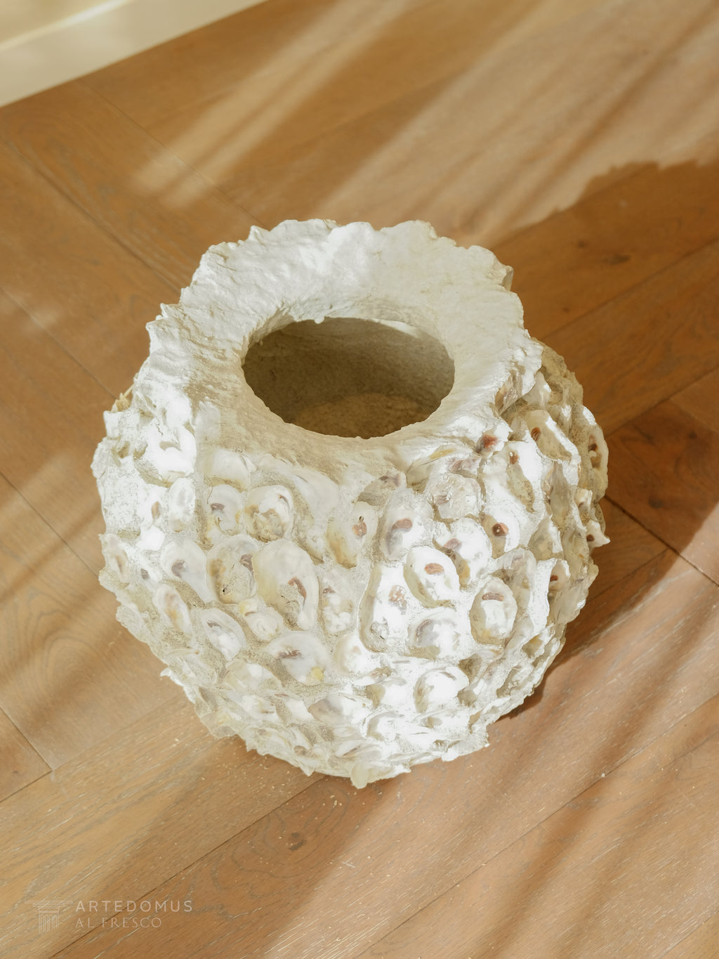 Oyster Shell Pot Medium outdoor setting