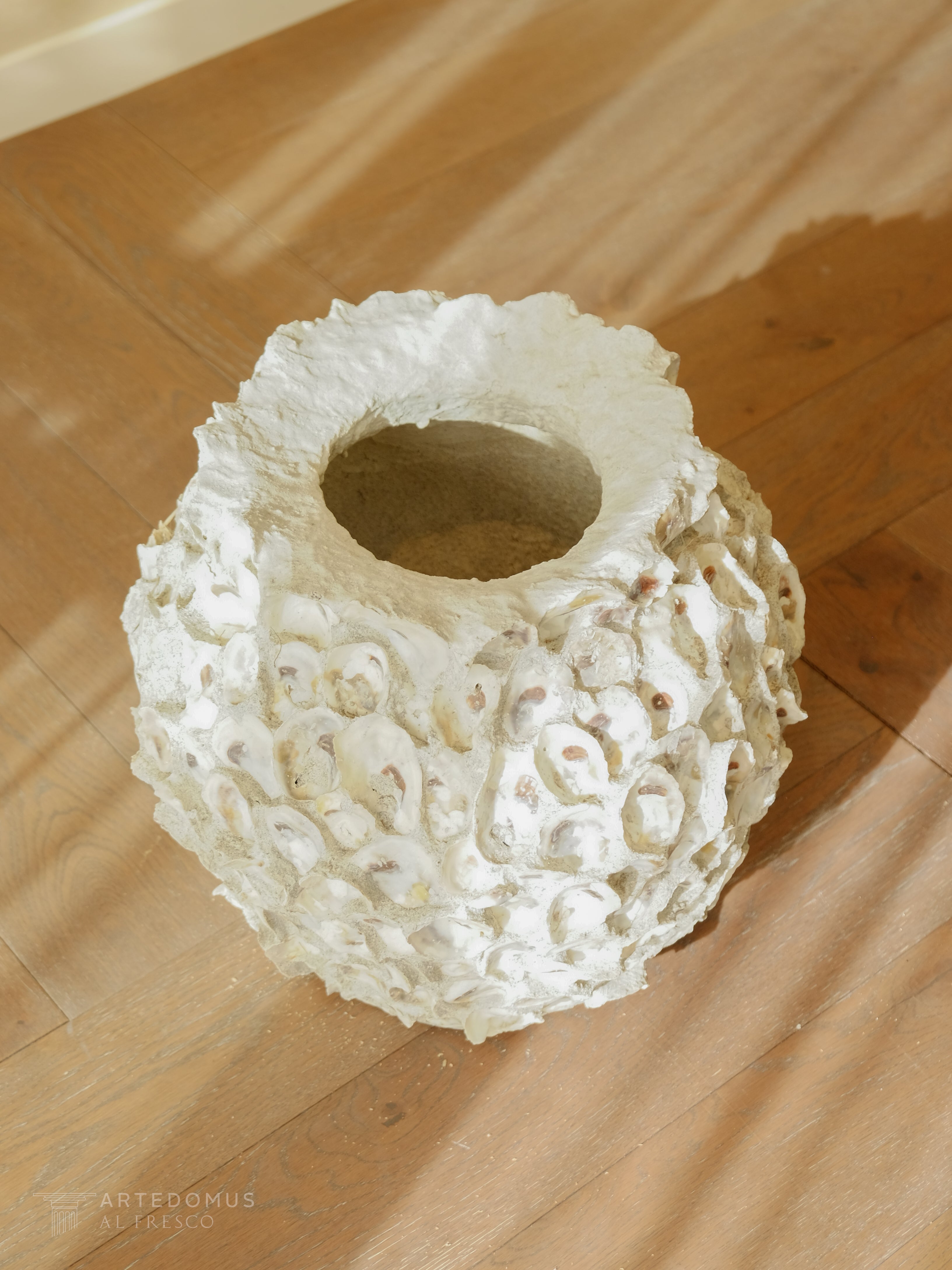 Oyster Shell Pot Medium outdoor setting