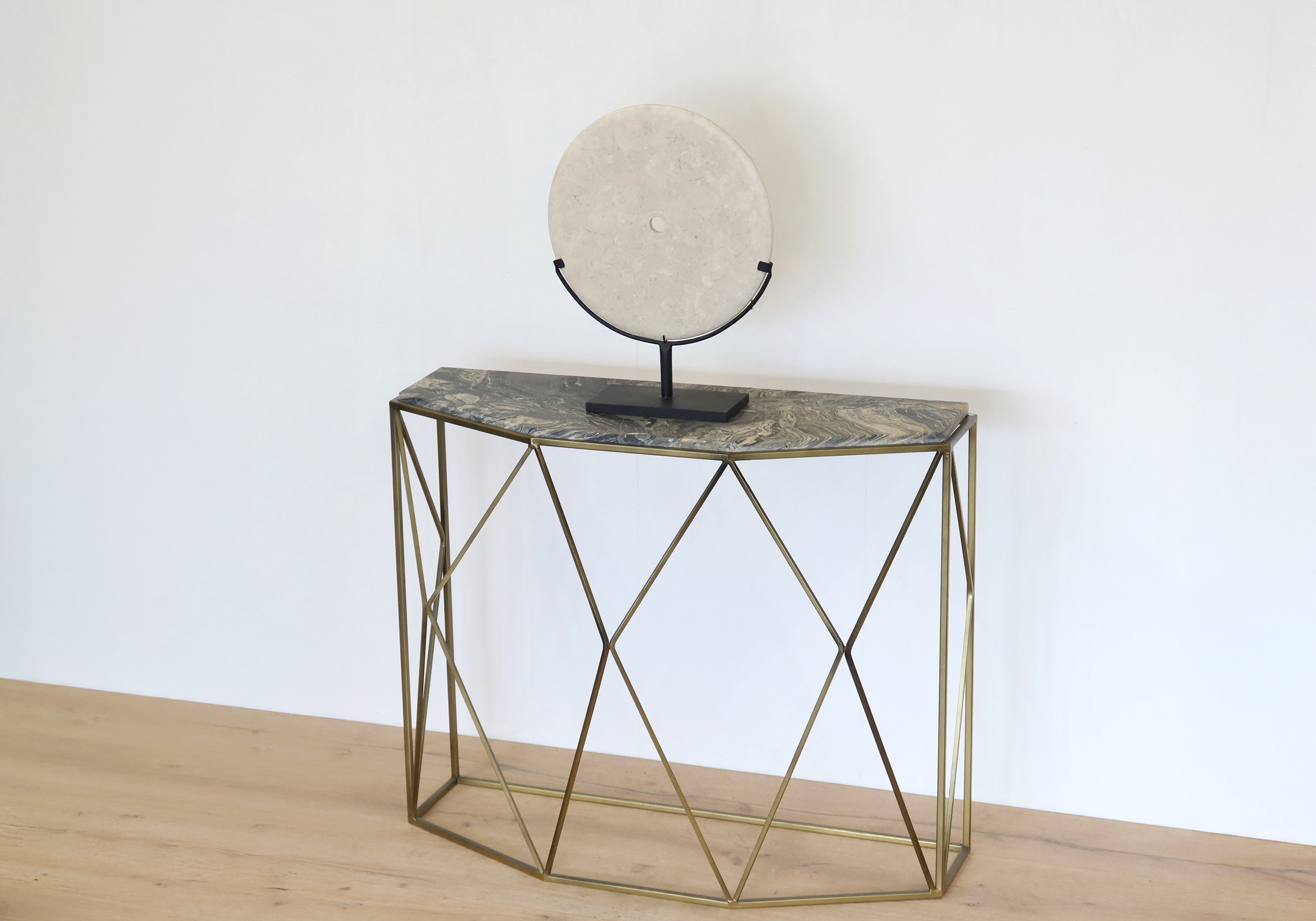 Ring Marble White on stand