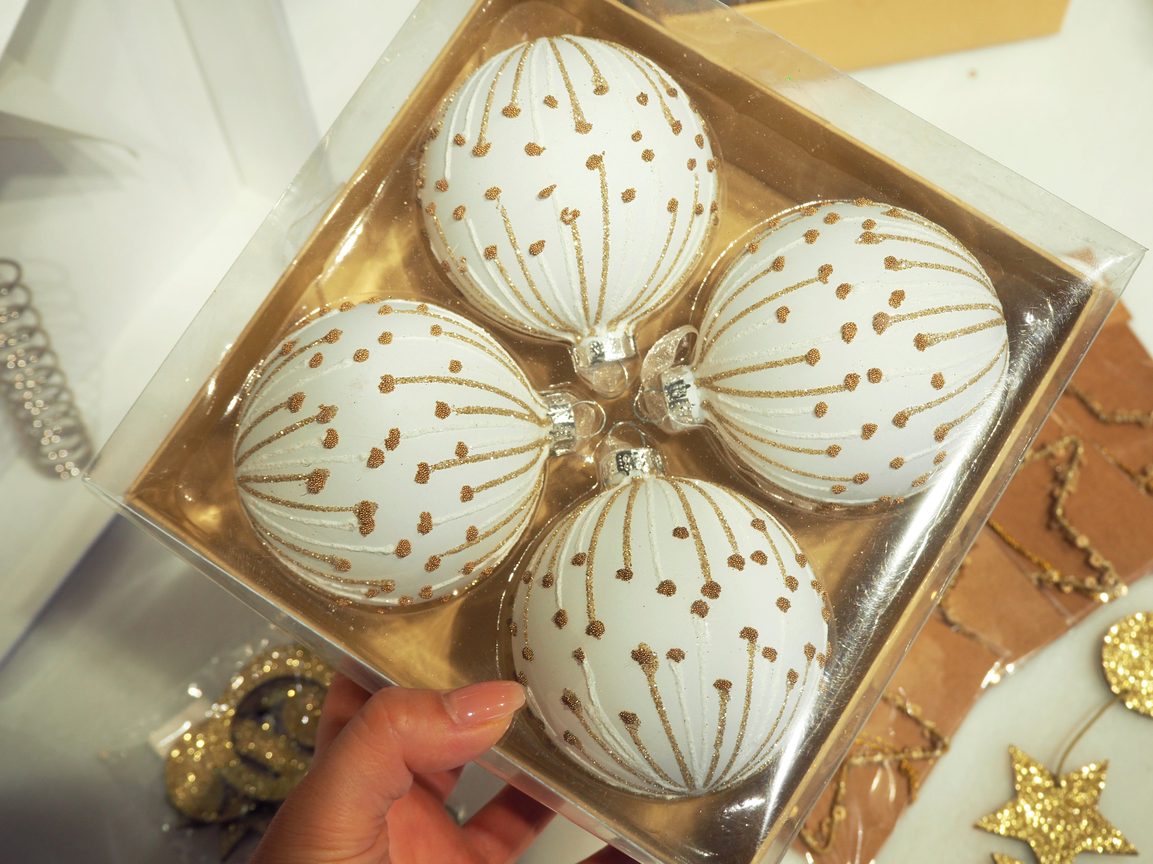 Lumi Hanging Bauble White & Gold Rain Drops