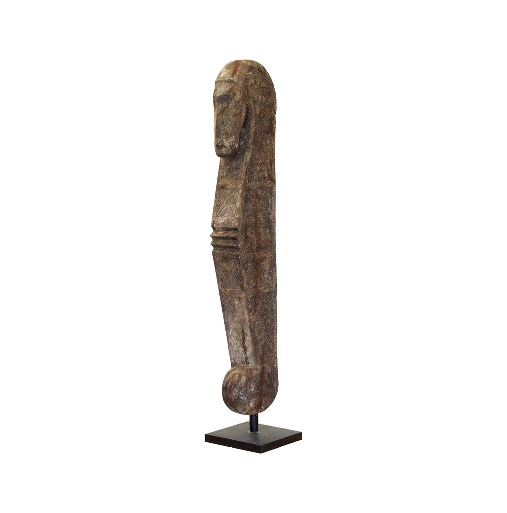 Statue Wooden Kudataut on stand