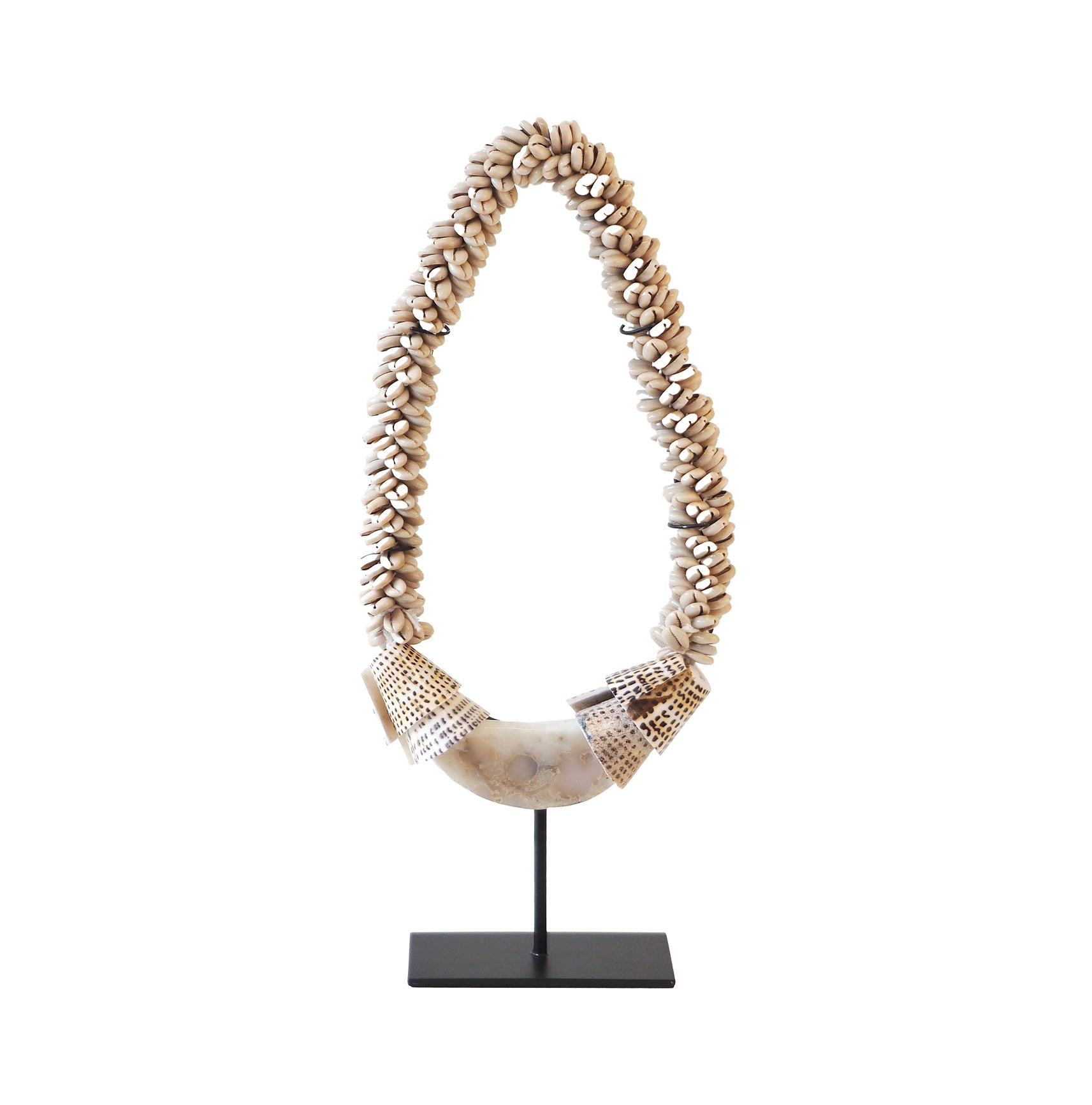 Necklace Papuan Shell on Stand Large
