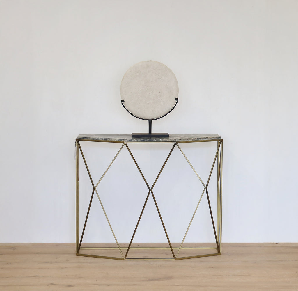 Ring Marble White on stand