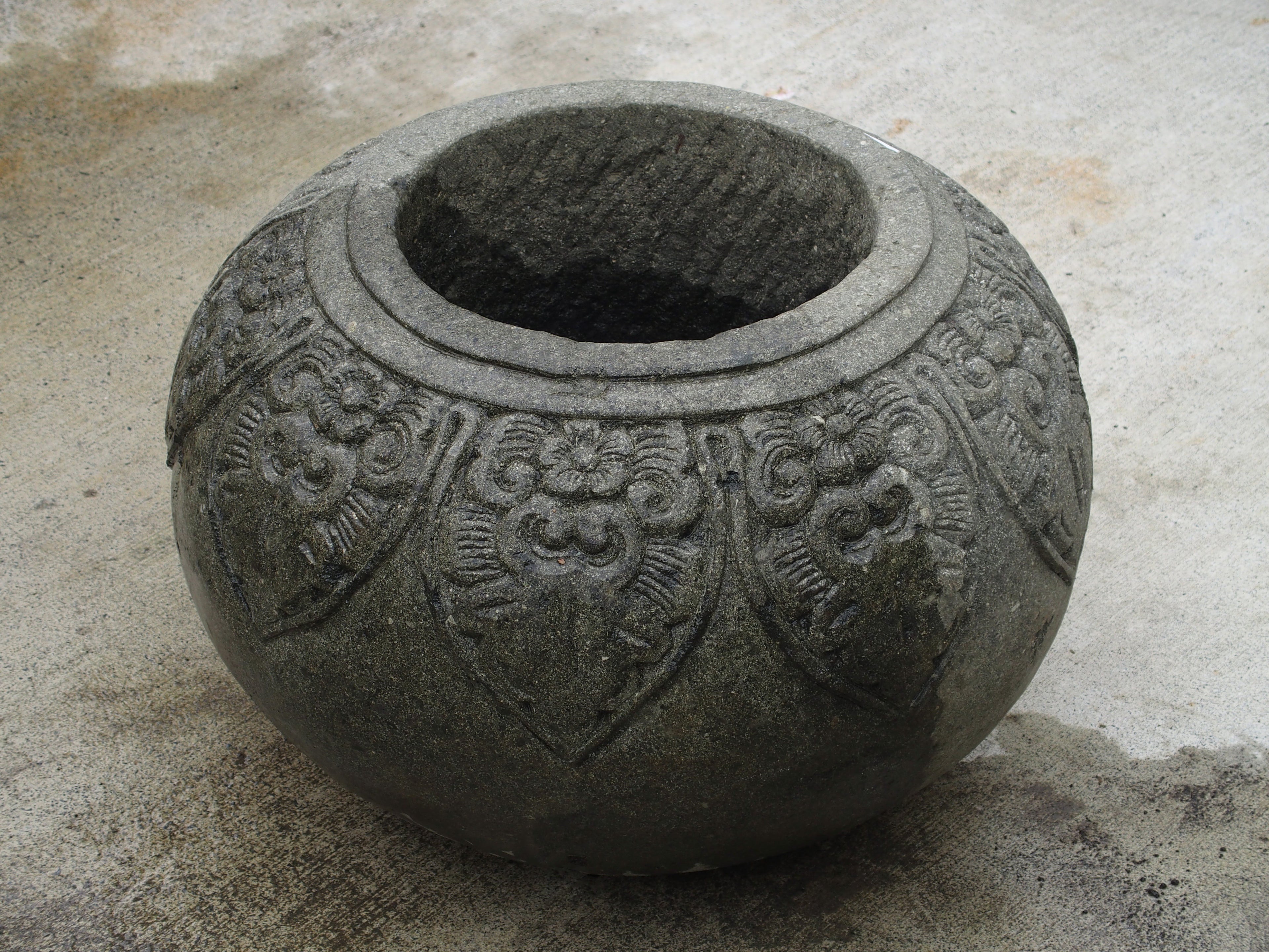 Pot Ukir Design Concrete