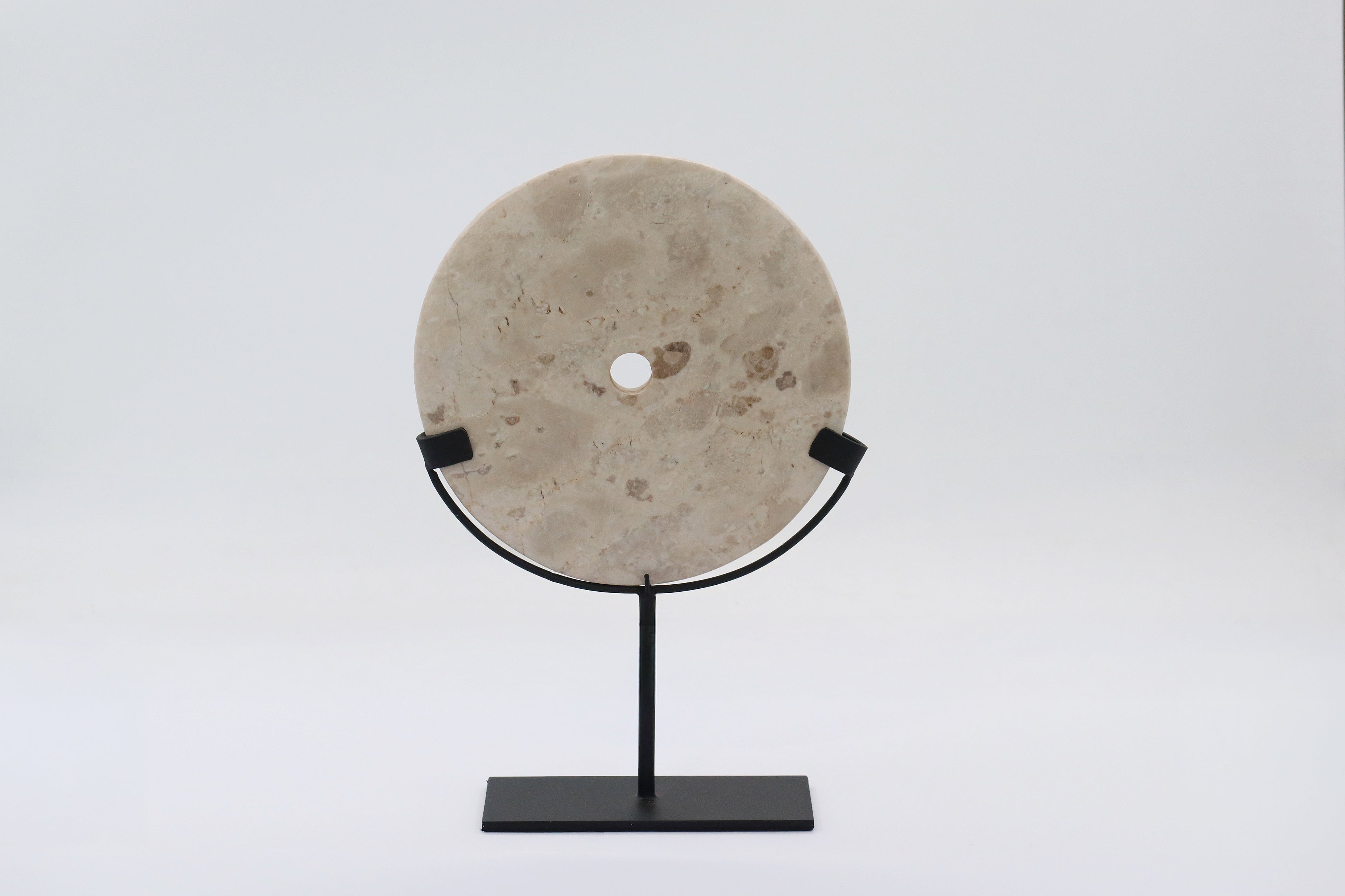 Ring Marble White on stand