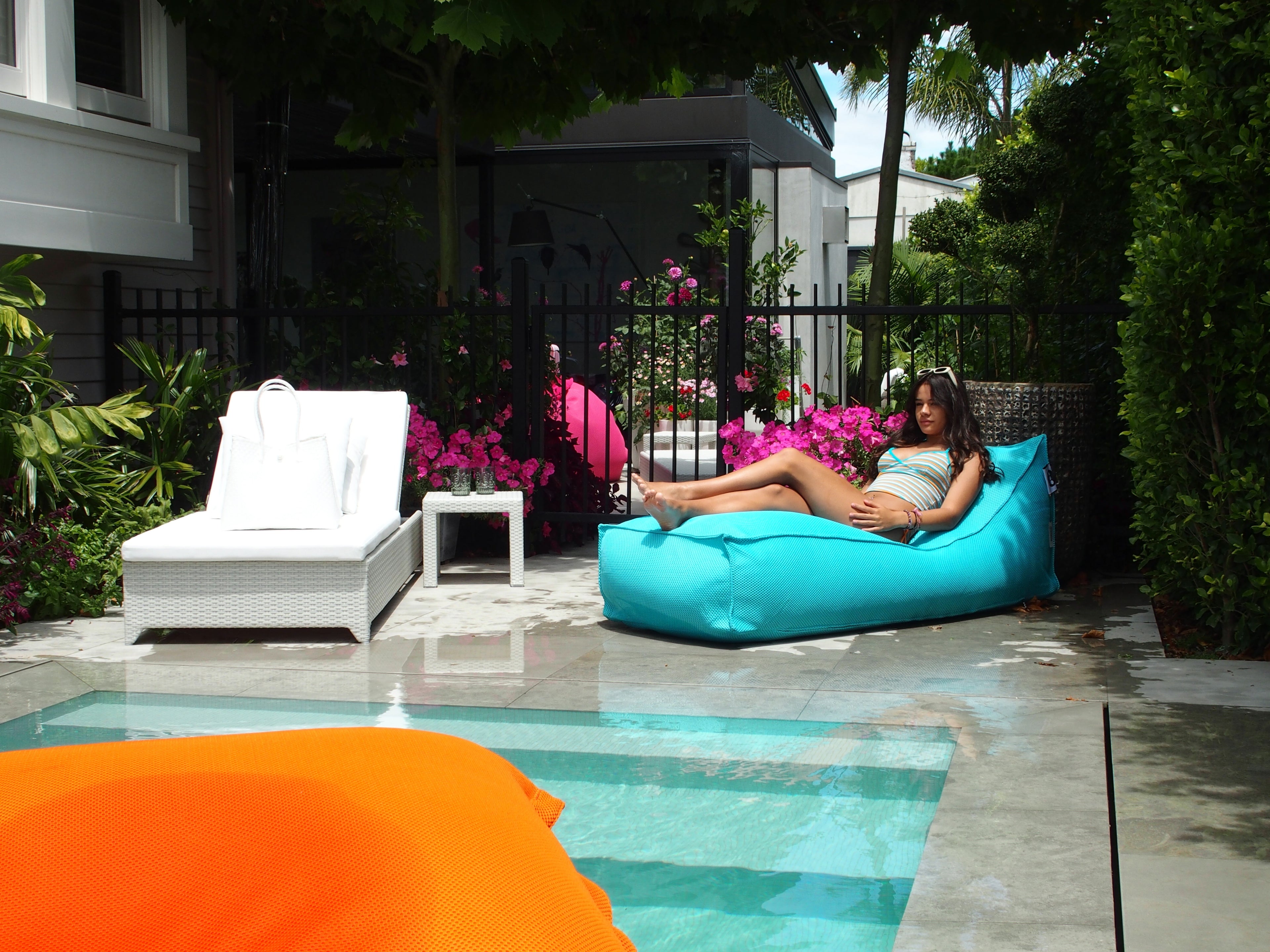 Bean Bag Relax Sis Floating Recliner