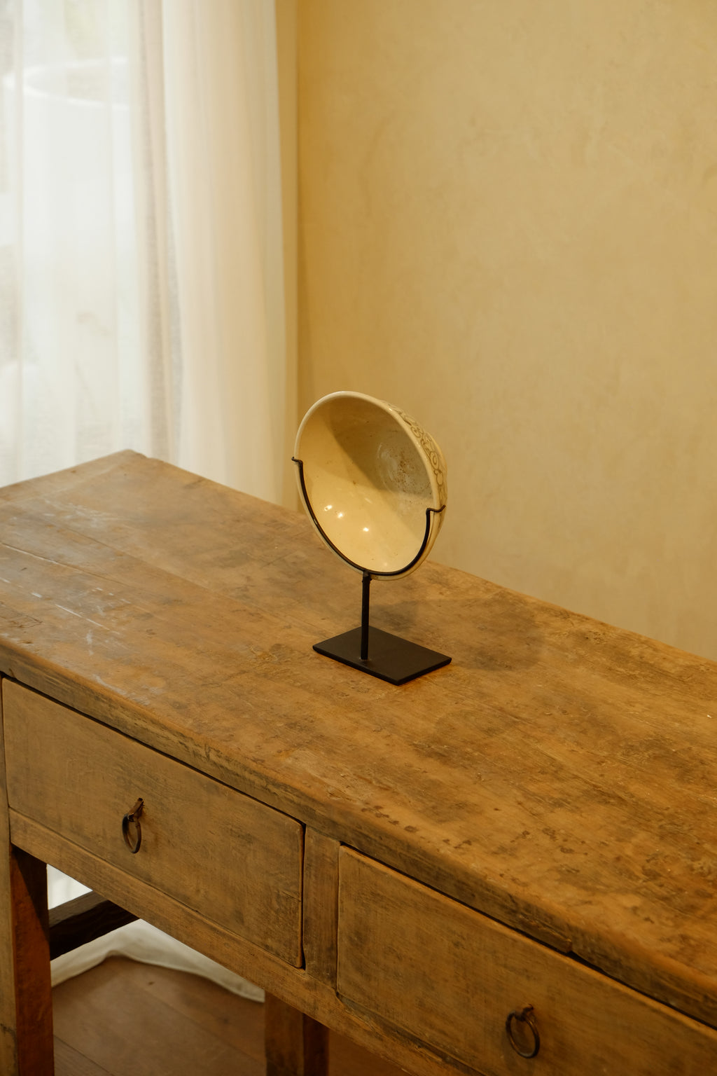 Plate Ceramic Design on Stand