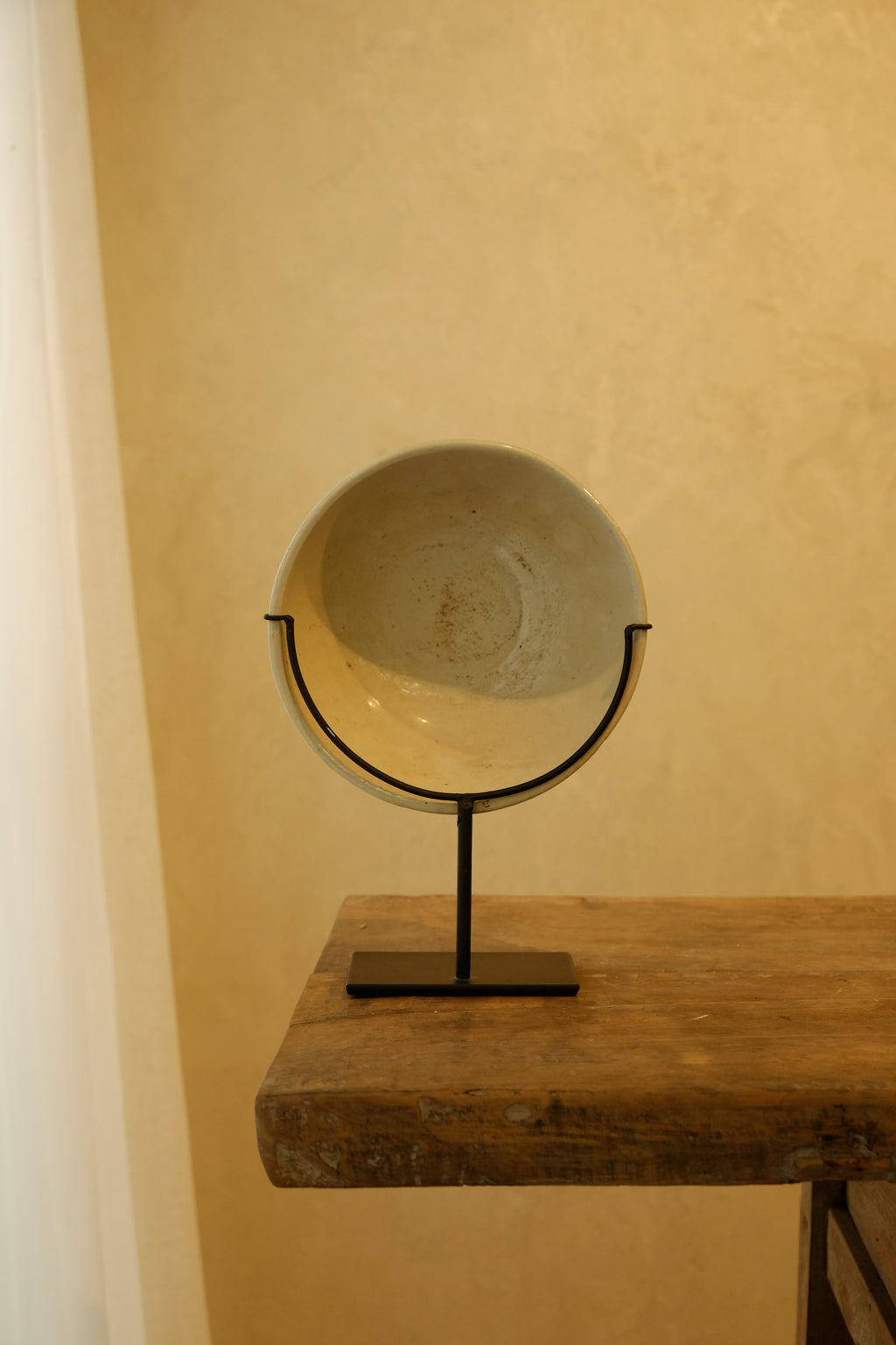 Plate Ceramic Design on Stand