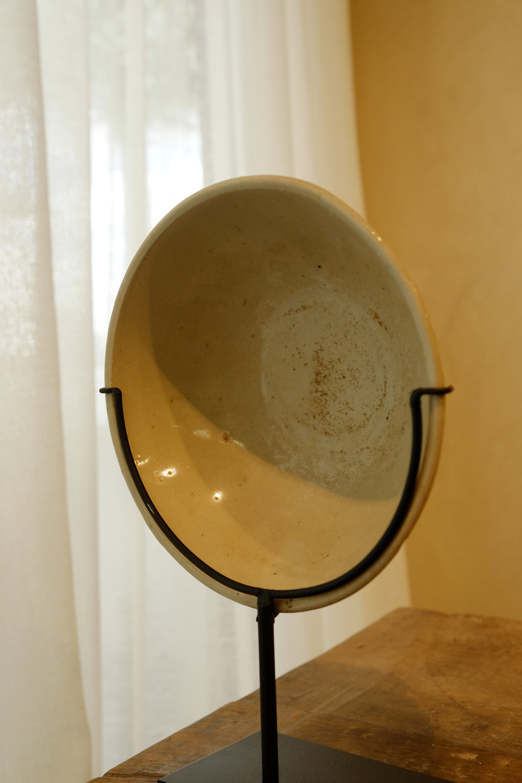 Plate Ceramic Design on Stand