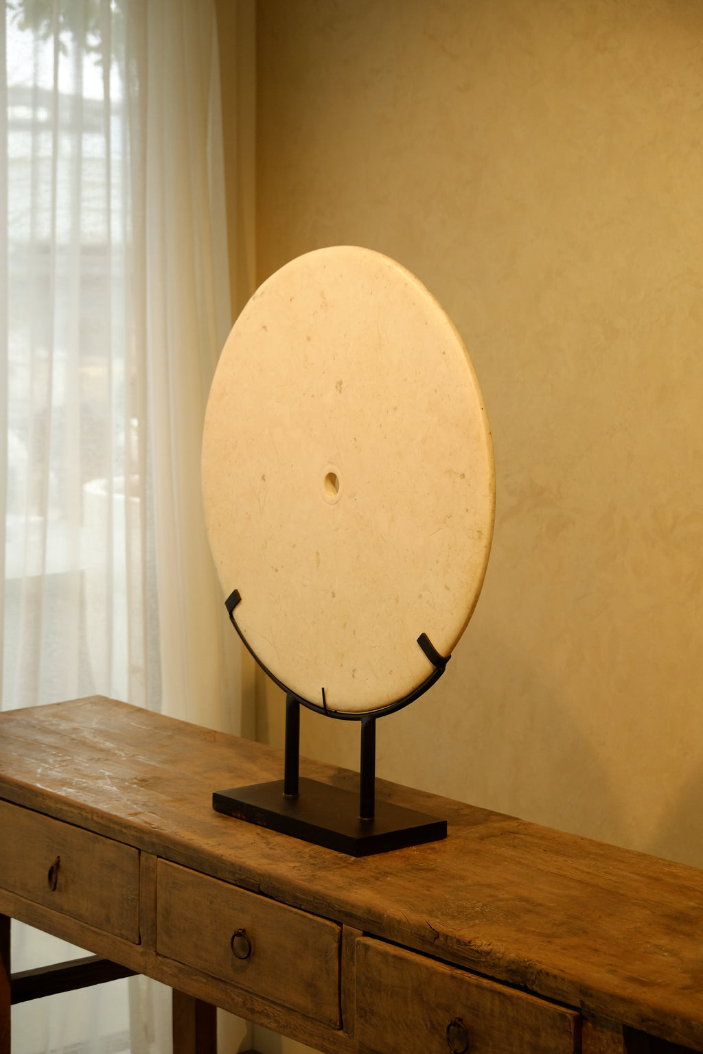 Ring Stone White 600mm on Stand