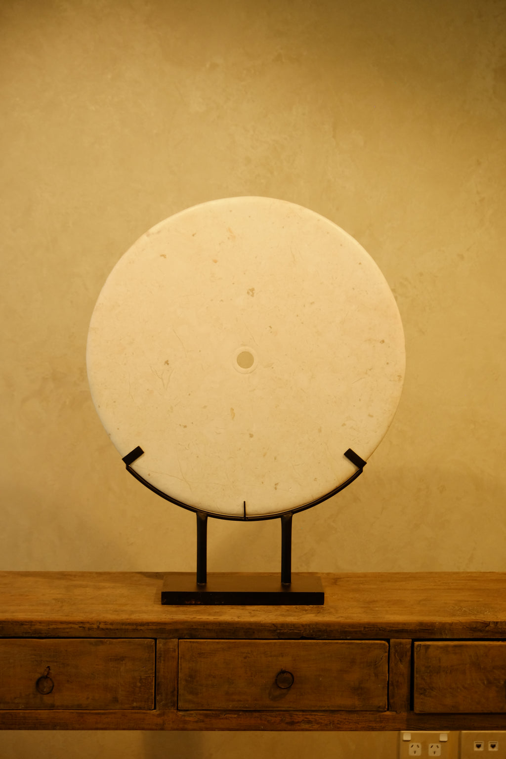 Ring Stone White 600mm on Stand