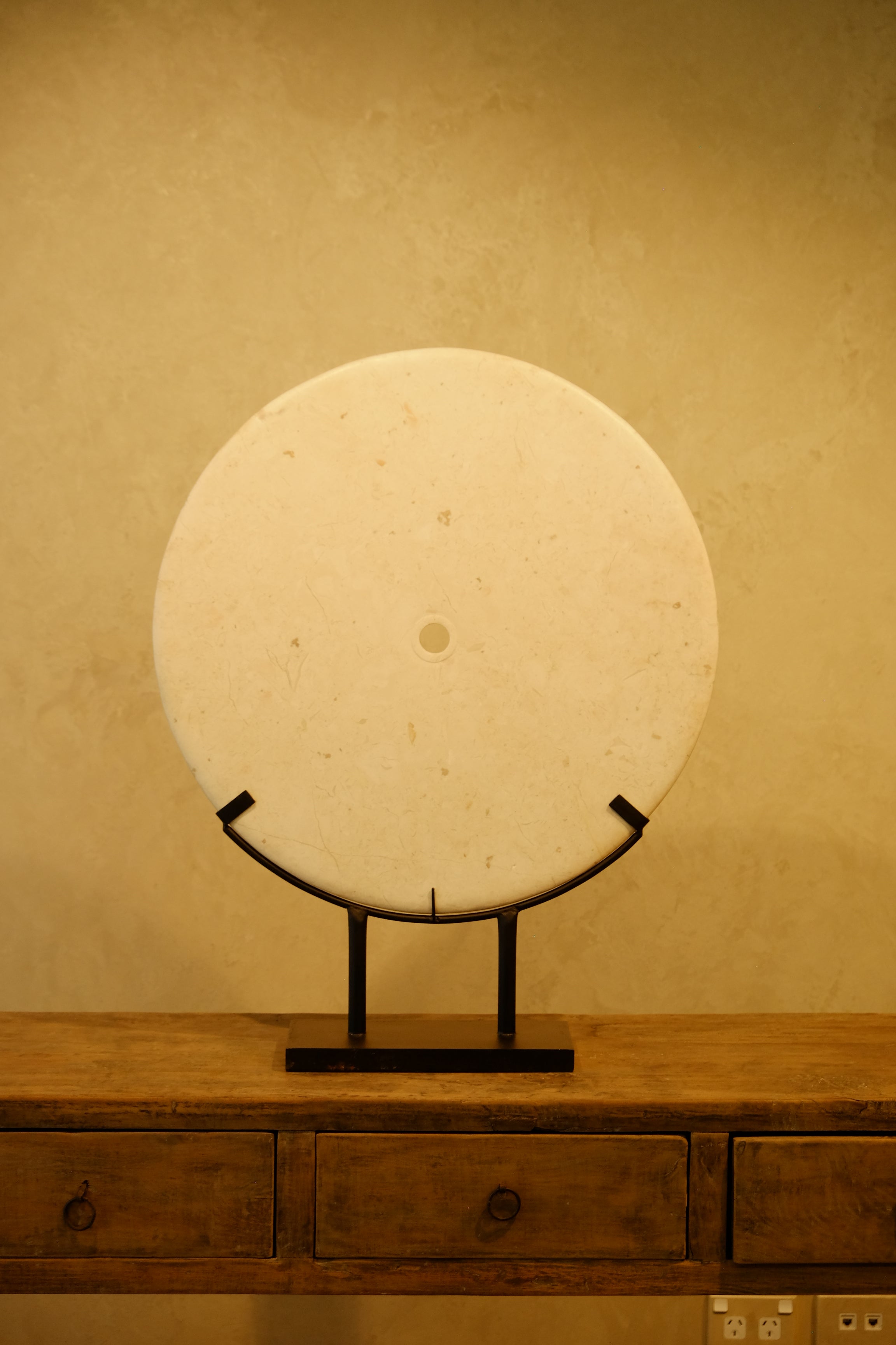 Ring Stone White 600mm on Stand