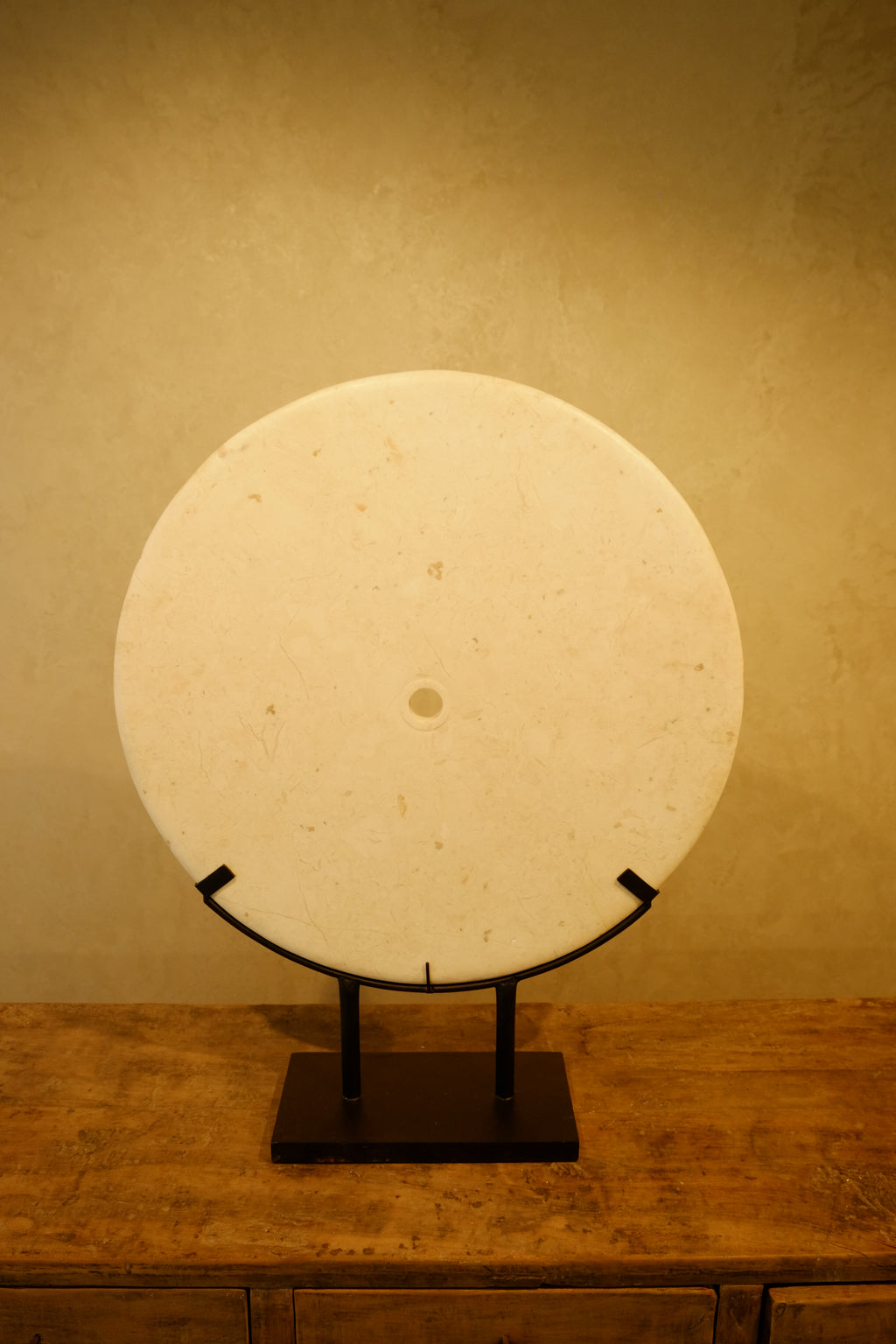 Ring Stone White 600mm on Stand