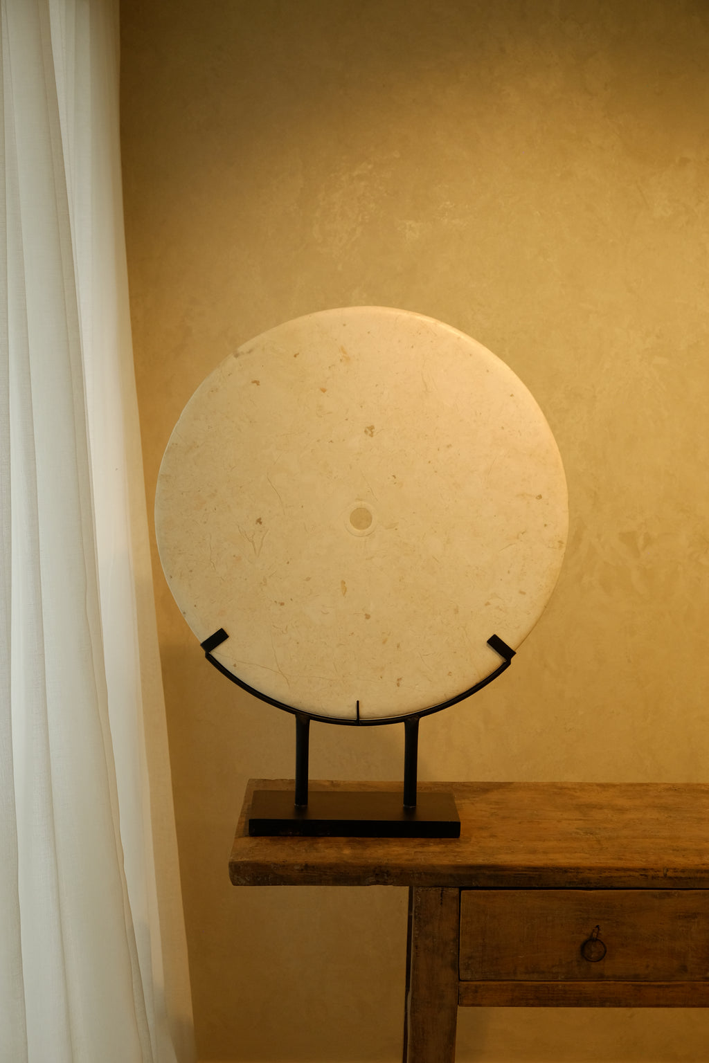 Ring Stone White 600mm on Stand