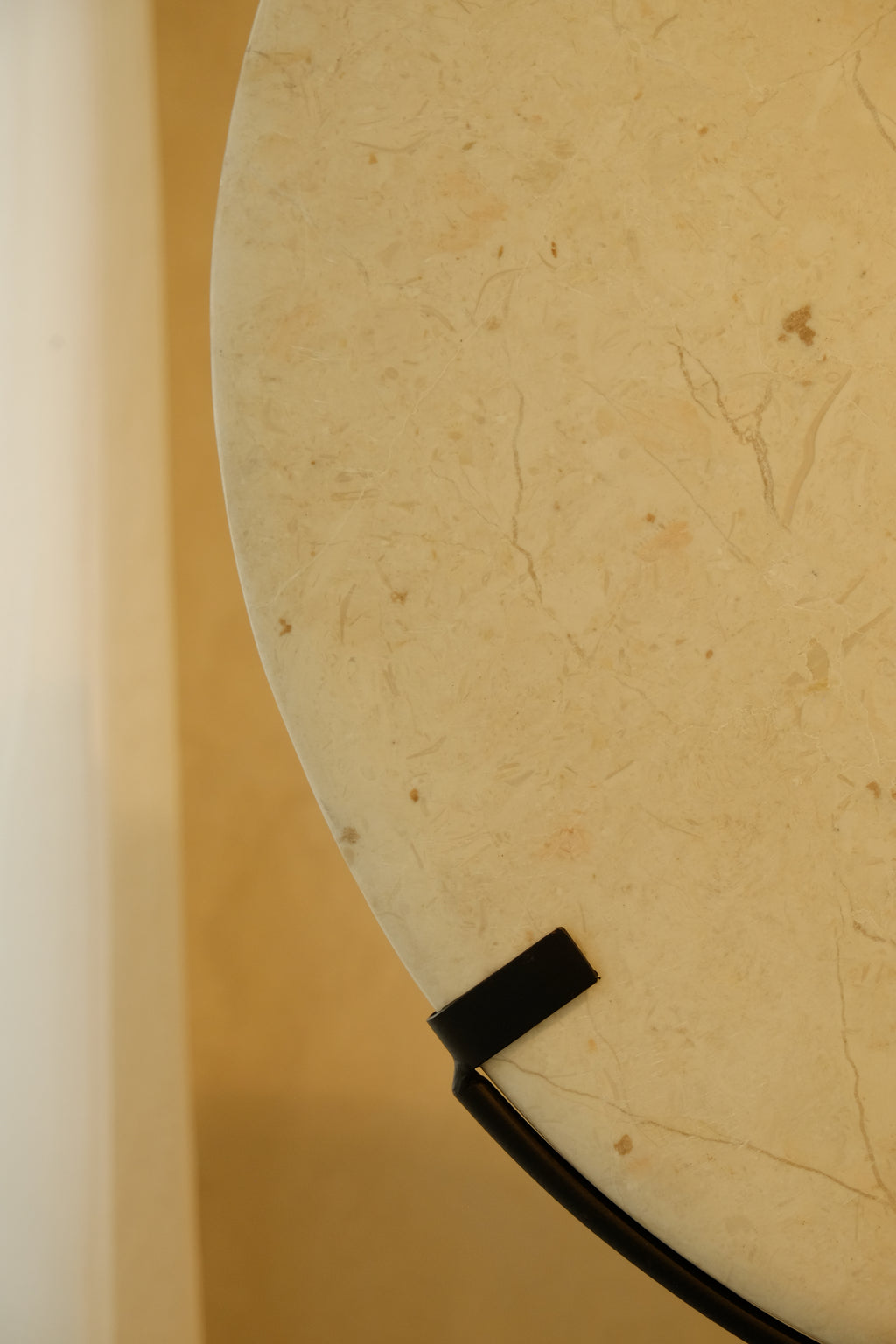 Ring Stone White 600mm on Stand