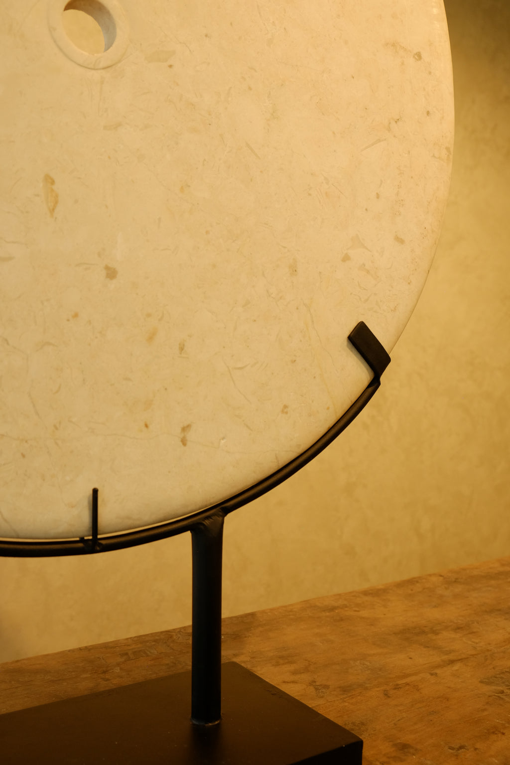 Ring Stone White 600mm on Stand