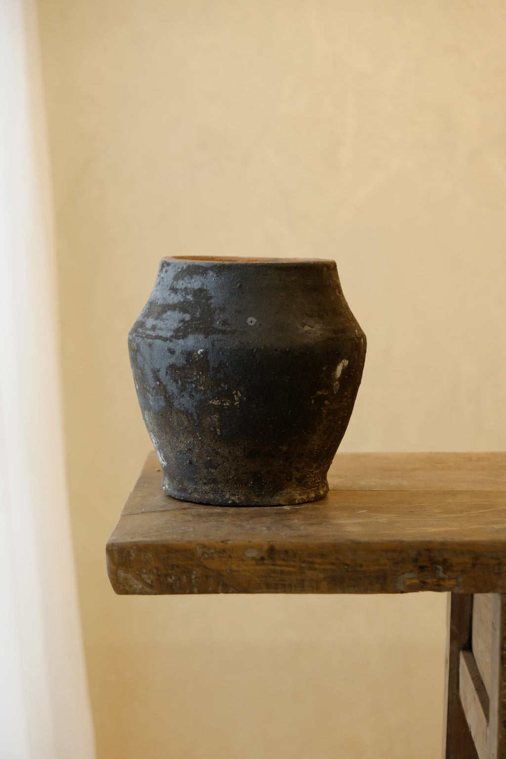 Petro Urn – Vicolo Noir