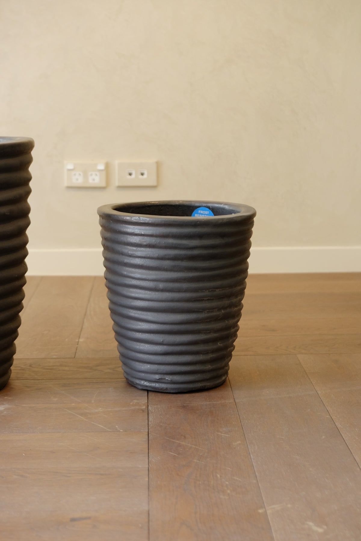 Round Ruffle Pot