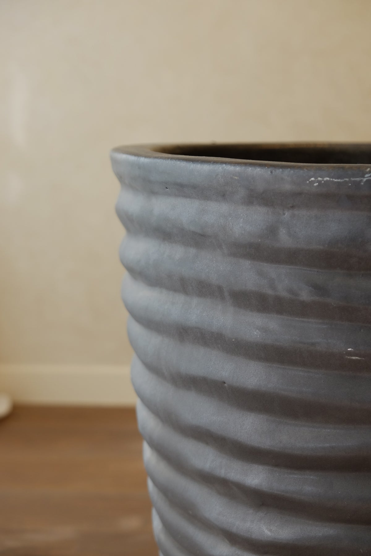 Round Ruffle Pot