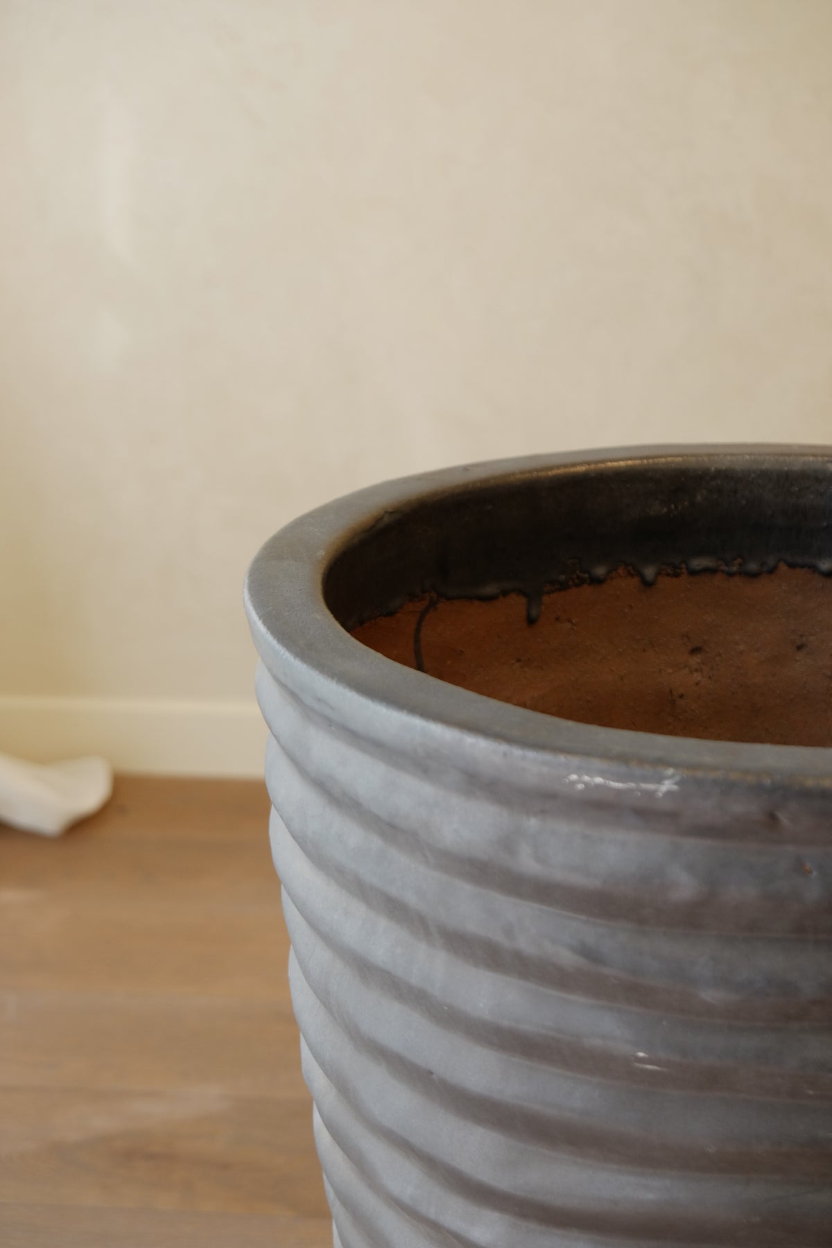 Round Ruffle Pot