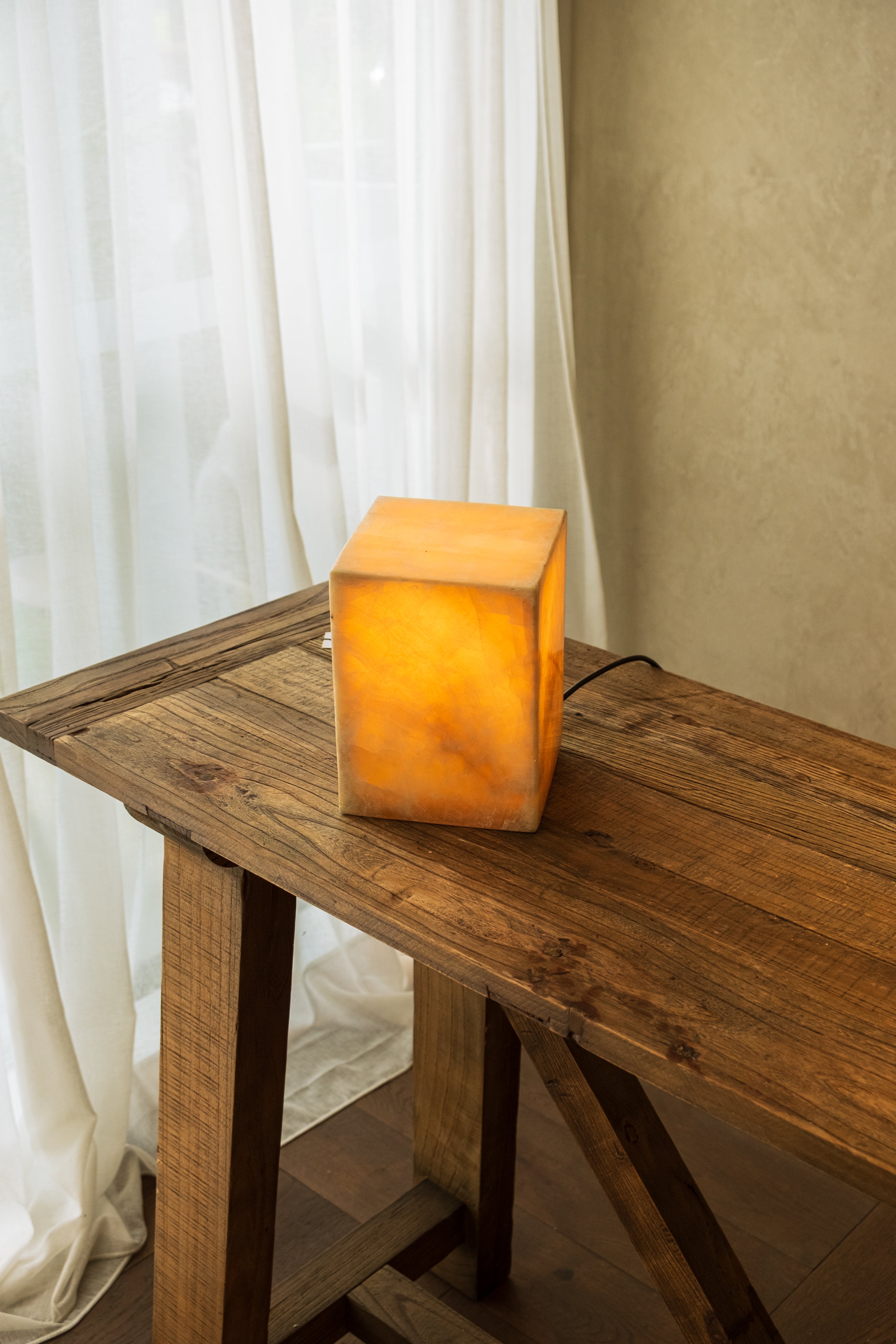 Onyx Square Lamp