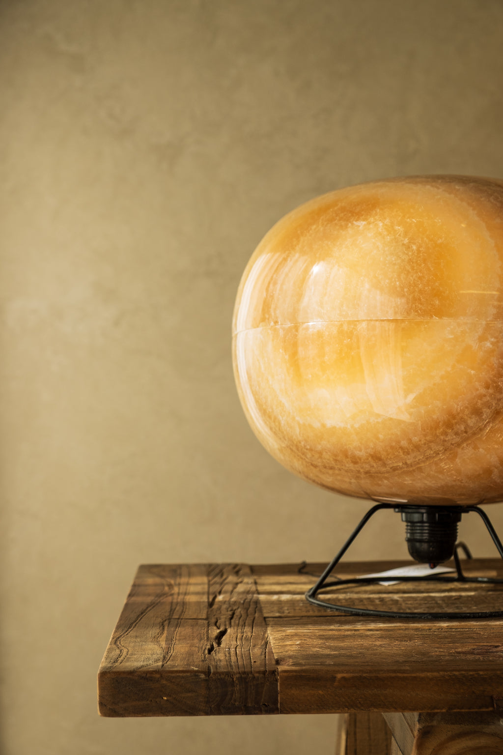 Onyx Round Egg Lamp – 280 mm