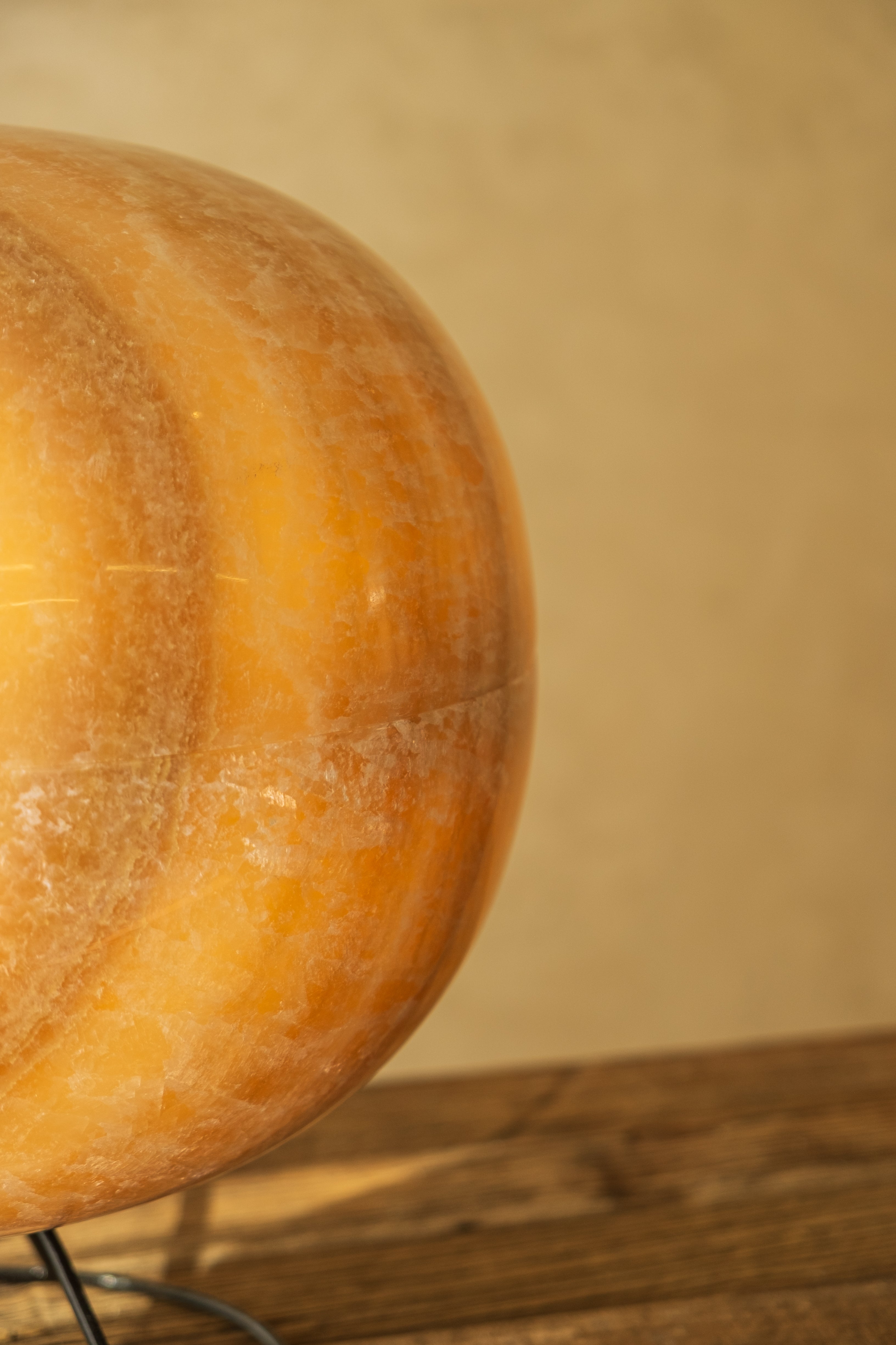 Onyx Round Egg Lamp – 280 mm