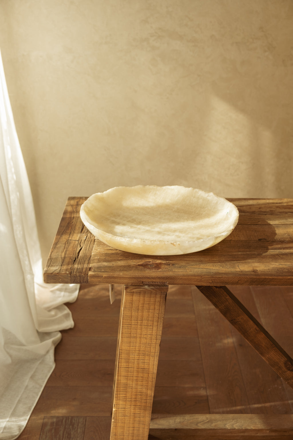 White Onyx Plate – 300 mm