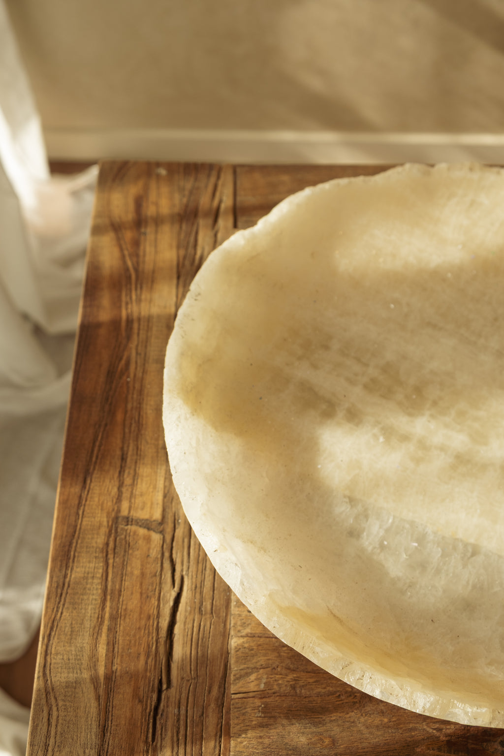 White Onyx Plate – 300 mm