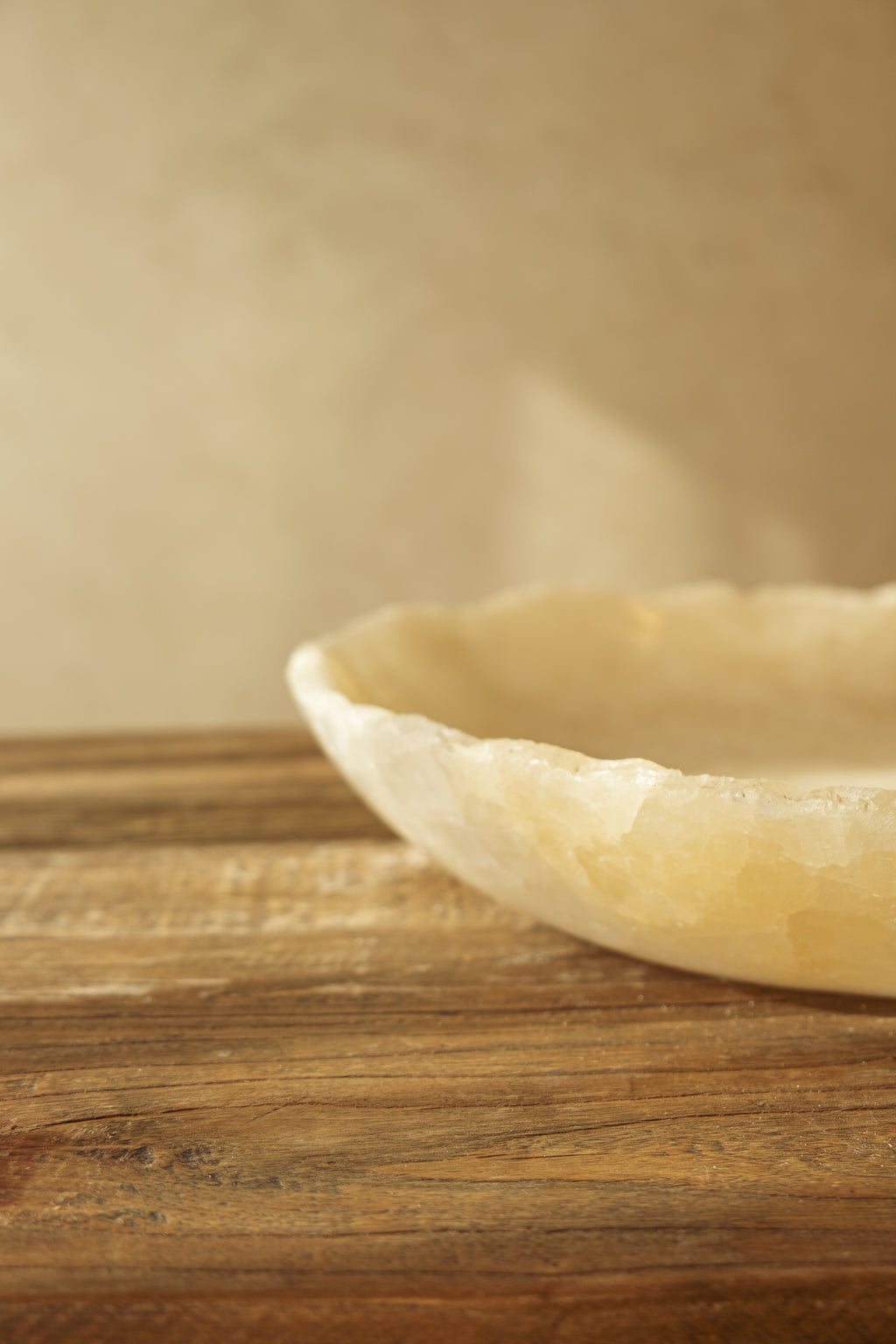 White Onyx Plate – 300 mm