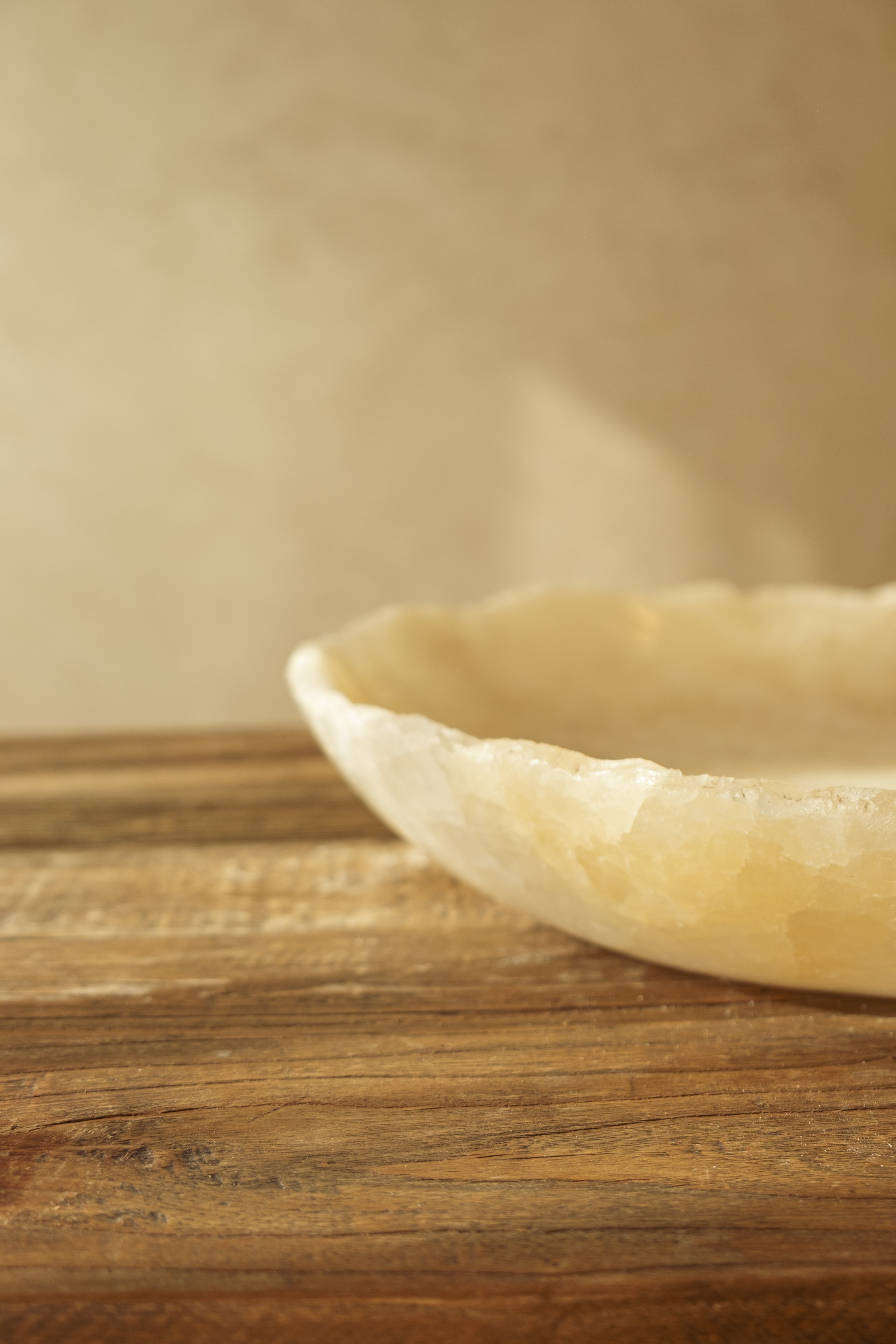 White Onyx Plate – 300 mm