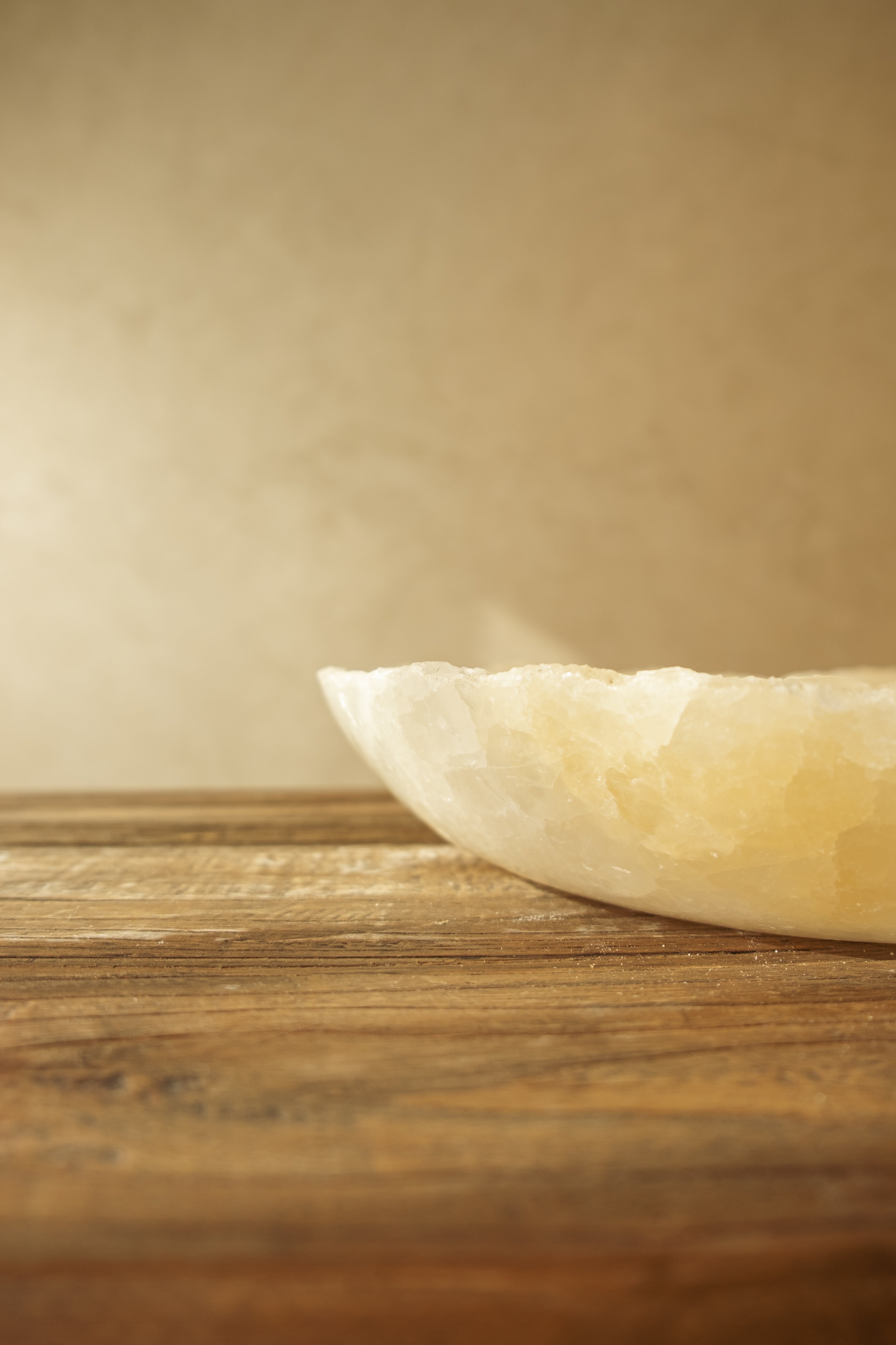 White Onyx Plate – 300 mm